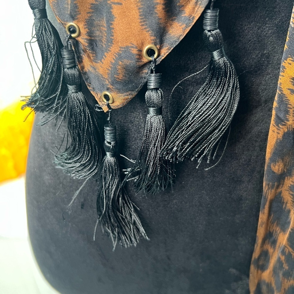 Versatile Stylings Echo 100% Silk Leopard Animal Print Scarf - Picture 5 of 13